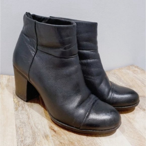 Clark's Enfield Tess Leather Ankle Boots - Picture 6 of 16